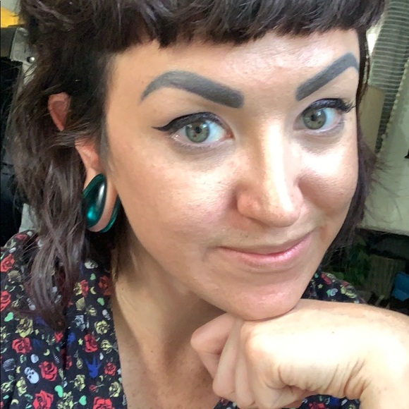 Meet your Posher, Christa, Owner of VdBoutique!💜 - Picture 5 of 8